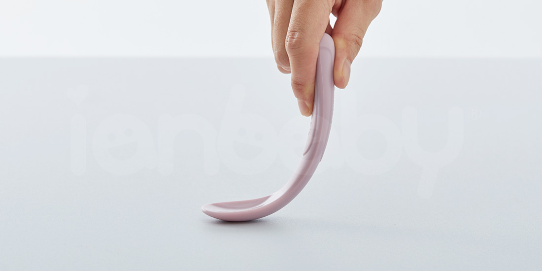 S-SP_15.jpg/ ianbaby頂級鉑金矽膠餵食湯匙Stage.2柔軟厚實的材質,安全不傷害寶寶發育中的稚嫩牙齦。