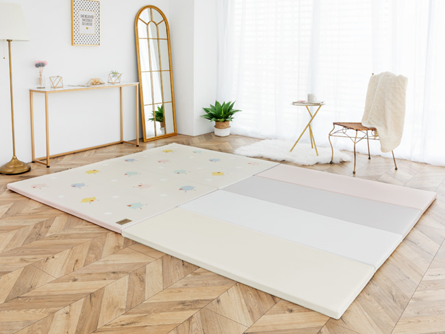 M-FM_63.jpg/ ianbaby 2in1韓製兒童折疊墊粉彩雞蛋仔雙用風格設計,正反面皆可使用,隨空間的變化更改空間風格,有助於延長產品的使用年限。
