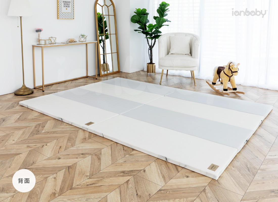 M-FM_20.jpg/ ianbaby 2in1韓製兒童折疊墊銀狐大理石,背面灰白顏色搭配,空間融合度高,童趣卻不失和諧。