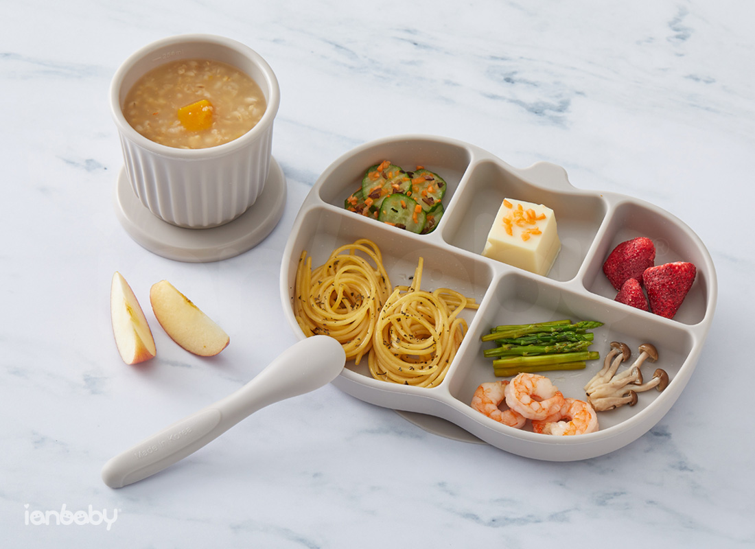 S-FT_02.jpg/ ianbaby頂級鉑金矽膠吸附學習餐盤選用材質安全單純的頂級鉑金矽膠,使用上最安心。