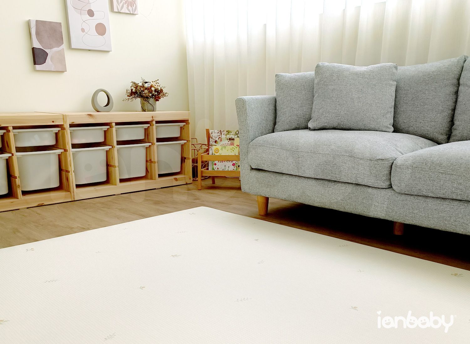 M-RM_a004.jpg/ ianbaby蒟蒻捲墊(夏日花園/香草瑪奇朵)以簡單、安全為兩大訴求,選用安全無毒不致敏的親膚材質,搭配溫暖乾淨的簡單色調。