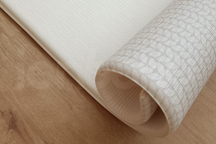 M-RM_23.jpg/ 蒟蒻捲墊如需將產品捲起收納時,建議可將深色面朝外,避免淺色面髒汙染色的情形發生。