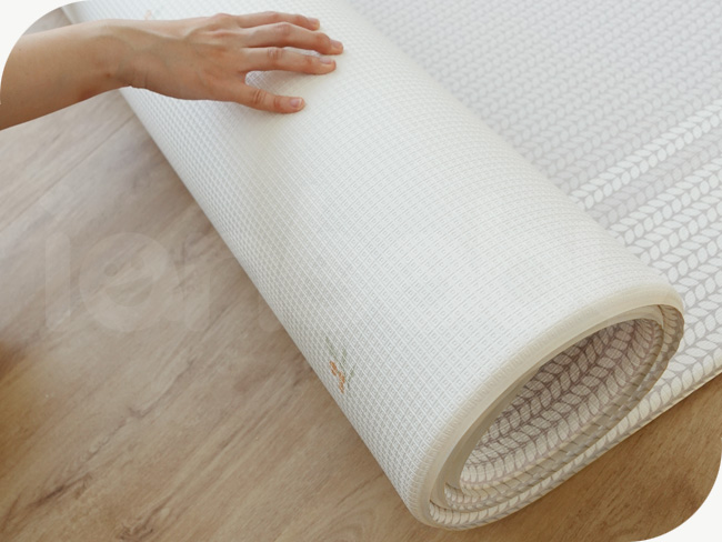 M-RM_10.jpg/ 雙面設計輕鬆打造空間氛圍,產品設計皆為雙面可使用,可隨心所欲變換空間風格。經常交替使用可有助於延長產品的使用年限。