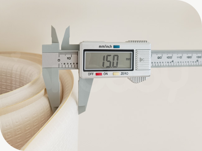 M-RM_08.jpg/ ianbaby蒟蒻捲墊採用1.5公分最適厚度設計,能有效隔絕地板冷空氣;高密度無毒PU泡綿質地柔軟細緻,支撐性佳,發揮減震防撞及降噪功用。