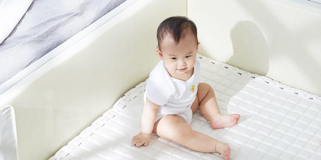 B-BR_14.jpg/ 多功能用途攜帶方便,ianbaby 四季透氣雙面QQ睡墊可搭配遊戲城堡或折墊一起使用,附專屬收納提袋外出攜帶也方便。