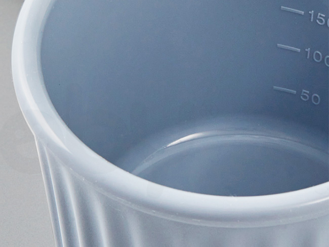 S-SB_07.jpg/ ianbaby頂級鉑金矽膠多功能防漏碗底部圓滑曲面設計,可輕鬆舀取,方便不費力。