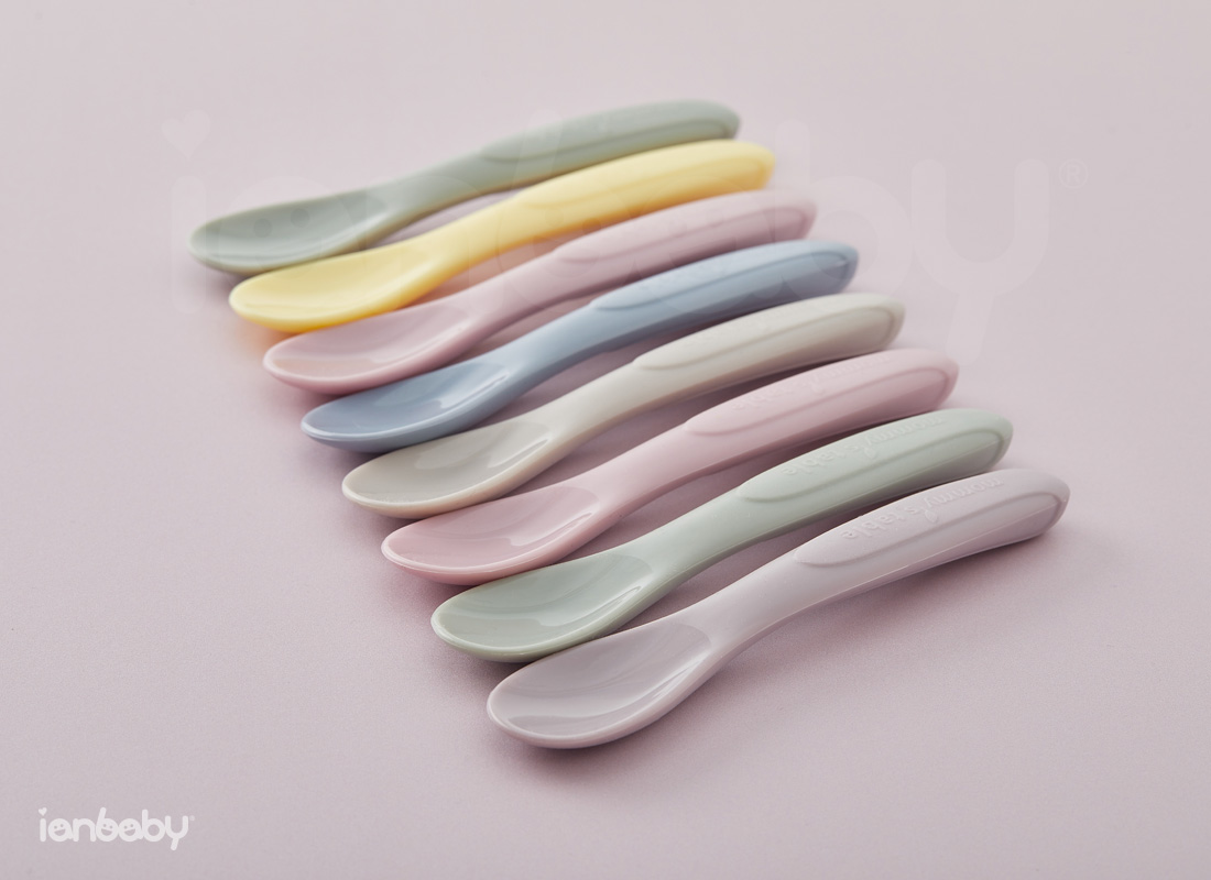 S-SP_19.jpg/ ianbaby頂級鉑金矽膠餵食湯匙Stage.2圓潤飽滿的握柄設計,有助於小肌肉抓握能力發展,無異材質接合疑慮,零銳角設計,亦可當作寶寶固齒器。
