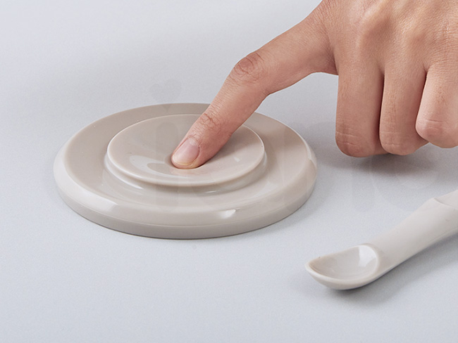 S-SB_10.jpg/ 材質加厚,堅固耐用不易老化,邊緣滑順不刮手,ianbaby頂級鉑金矽膠多功能防漏碗掉落時無須擔心寶貝受傷。