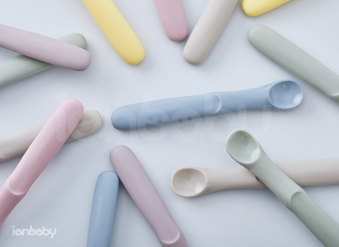 S-SP_01.jpg/ ianbaby頂級鉑金矽膠餵食湯匙Stage.1低彩度的顏色配置,有多種顏色可供選擇。